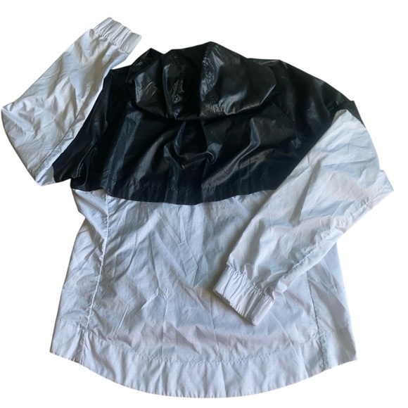 Nike Windrunner Full Zip Hooded Jacket Women’s Size Medium Black & White - Picture 3 of 10